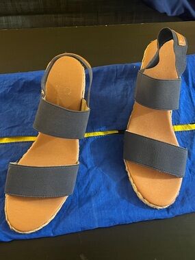 Tommy Bahama Navy Blue and Tan Espadrille Sandals
